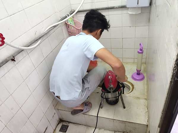 蒙阴管道堵塞冒臭气 专业师傅现场解决问题